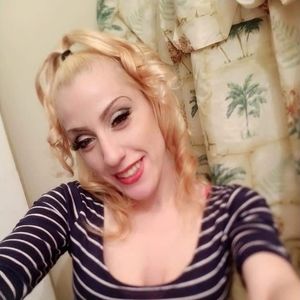 Meet your Posher, Cortney